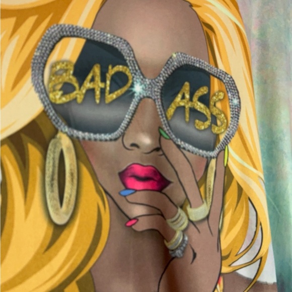 White and Gray Oversized Graphic Short Sleeve Tee with BAD ASS Diva inscription - Picture 5 of 6